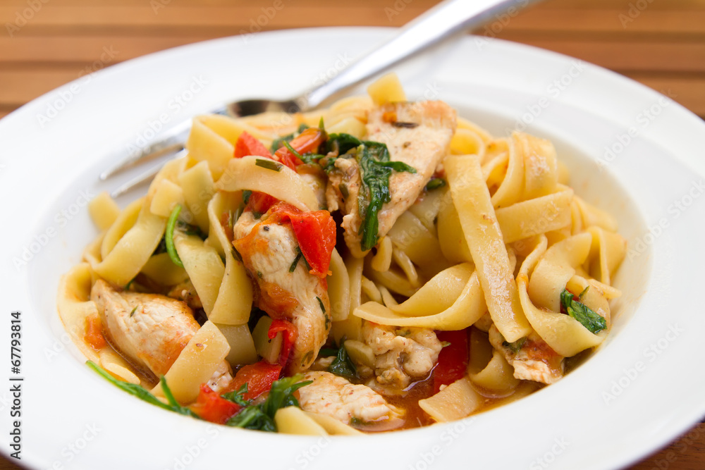 tagliatelle with chicken, vegetable and rucola