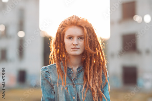 Valokuva Young girl with dreadlocks outdoors