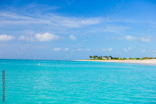 Fototapeta Naklejka Na Ścianę i Meble -  Perfect white beach with turquoise water on Caribbean