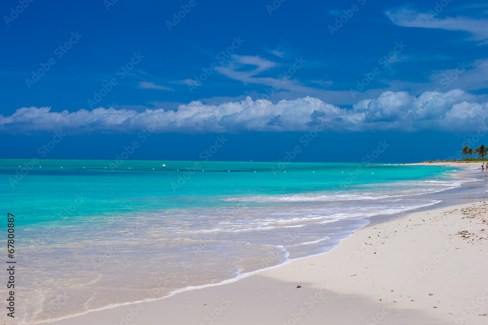 Fototapeta premium Perfect white beach with turquoise water at ideal island