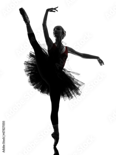 Fotografia young woman ballerina ballet dancer dancing silhouette