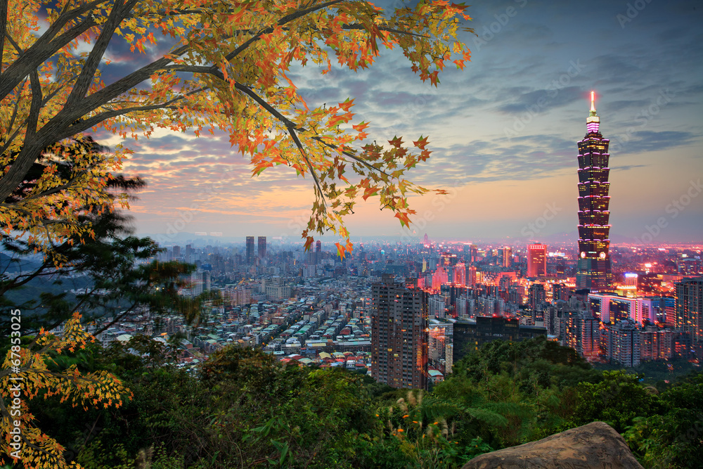 Obraz premium Taipei, Tajwan wieczorem panoramę