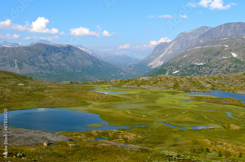 little pond and rocks in the Norwegian mountains © lembrechtsjonas