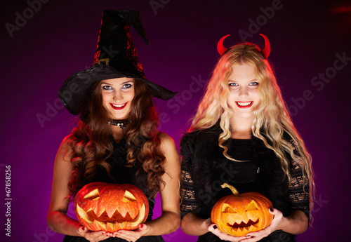 Women with pumpkins