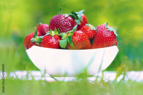 Fototapeta Naklejka Na Ścianę i Meble -  Bowl with strawberries