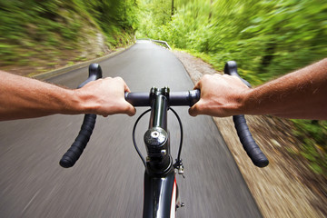 Wandcirkels Fietsen Racefietser op open landweg  © Dušan Zidar