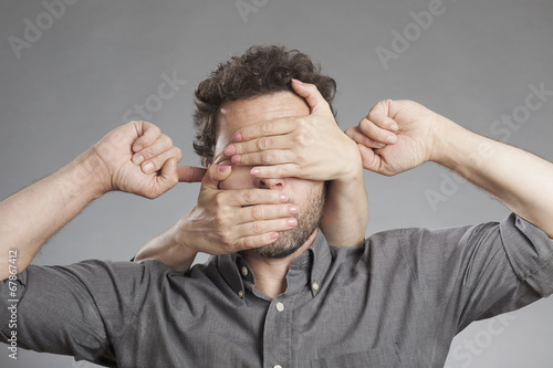 Fotografie Nichts sehen, nichts hören, nichts sagen.