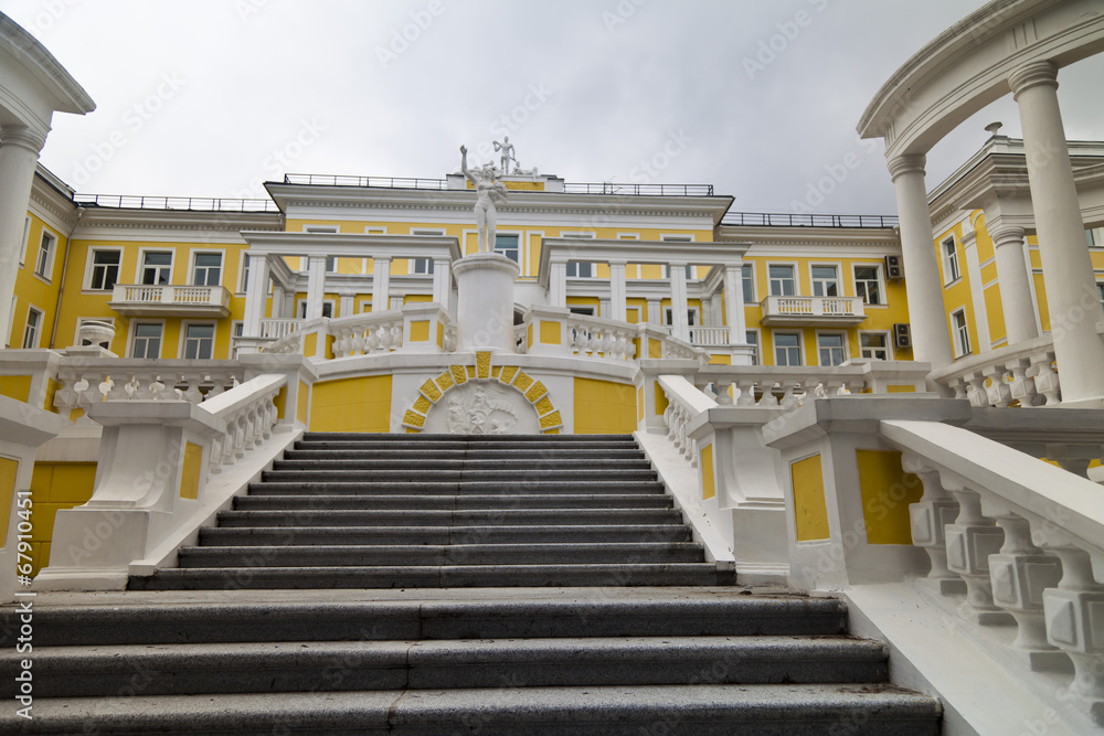 Fototapeta premium Staircase to the castle