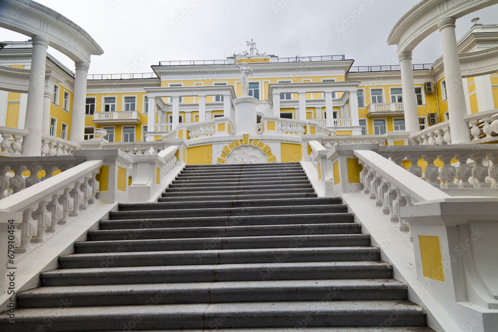 Fototapeta premium Staircase to the castle
