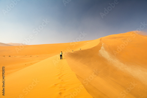 Ascension de Crazy Dune en Namibie