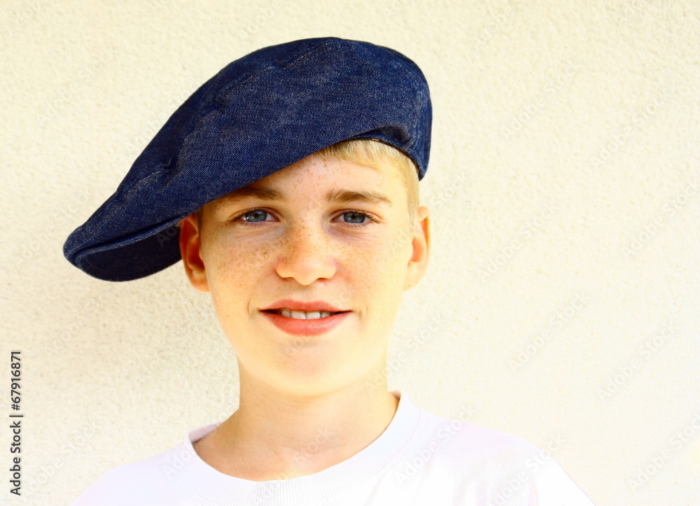 jeune garçon,genre "titi parisien'casquette Photos | Adobe Stock