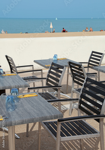 terrasse de restaurant en bord de mer