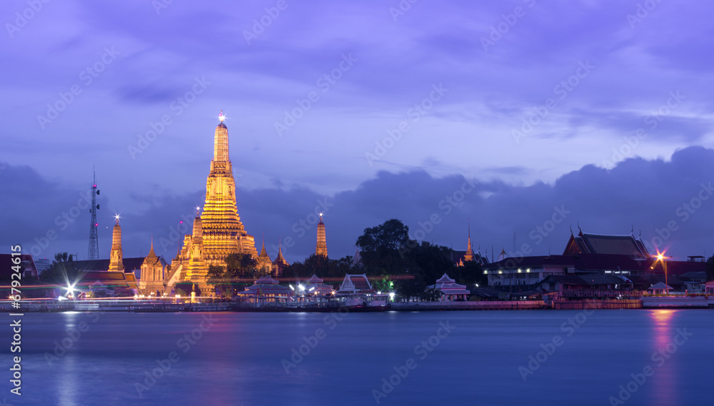 Wat Arun Temple in twilight.