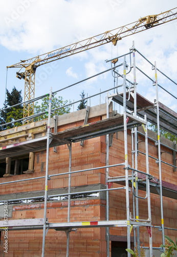House building construction with crane © Bertold Werkmann
