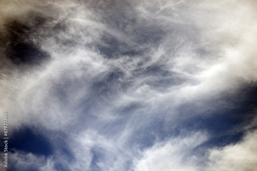 Obraz premium Blue sky with white and dark clouds