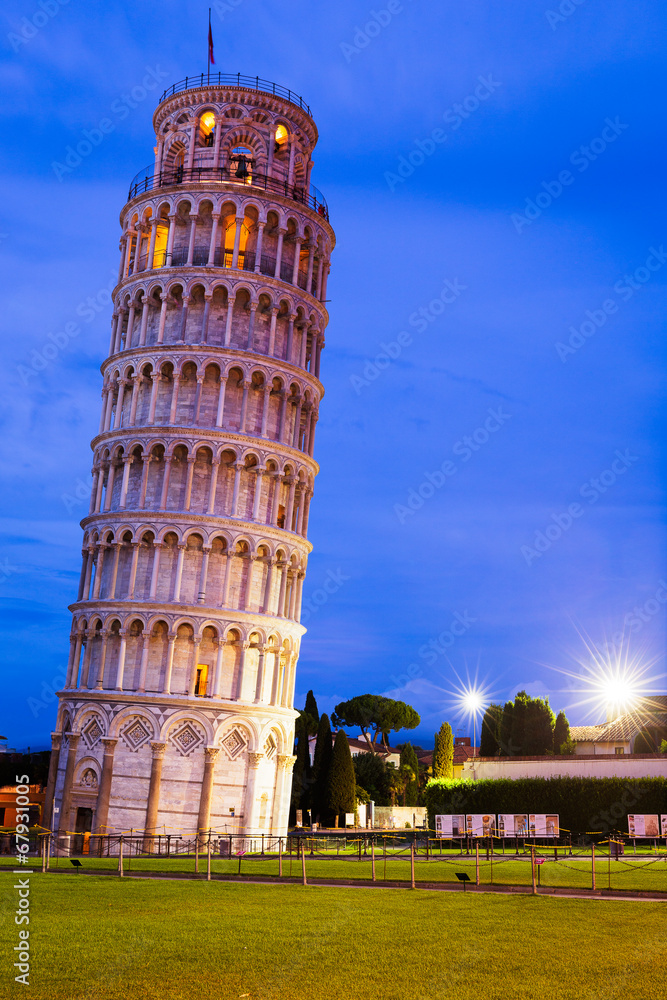 Leaning Tower in Pisa, Piazza dei miracoli