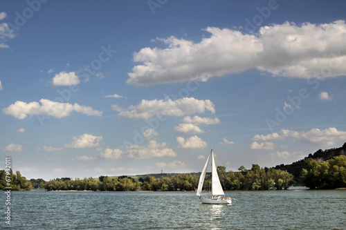 Segelboot auf dem Rhein