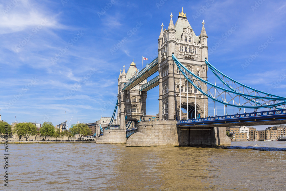 Obraz premium Tower Bridge (1886 – 1894) over Thames - iconic symbol of London