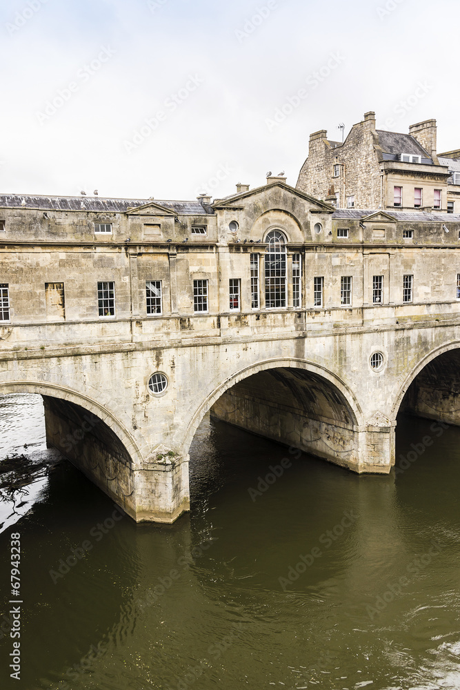 Pulteney Bridge (1774) crosses River Avon in Bath, England, UK.