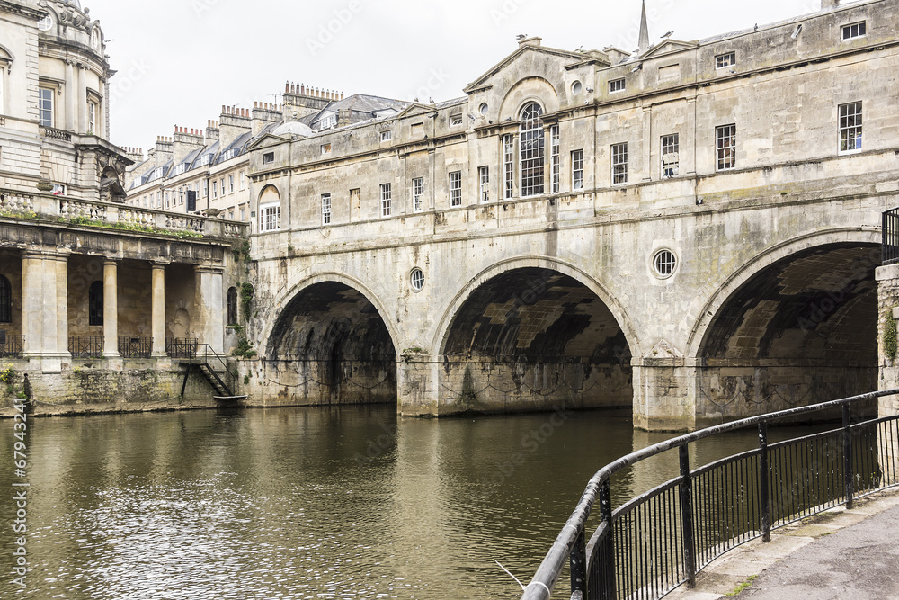 Pulteney Bridge (1774) crosses River Avon in Bath, England, UK. Pulteney Bridge (1774) crosses River Avon in Bath, England, UK.