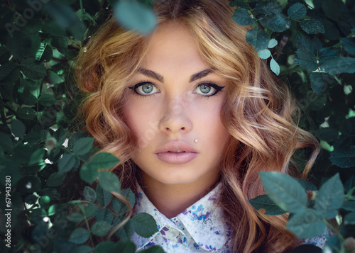 Portrait of a young girl in the leaves