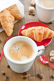 Kaffee und Croissants