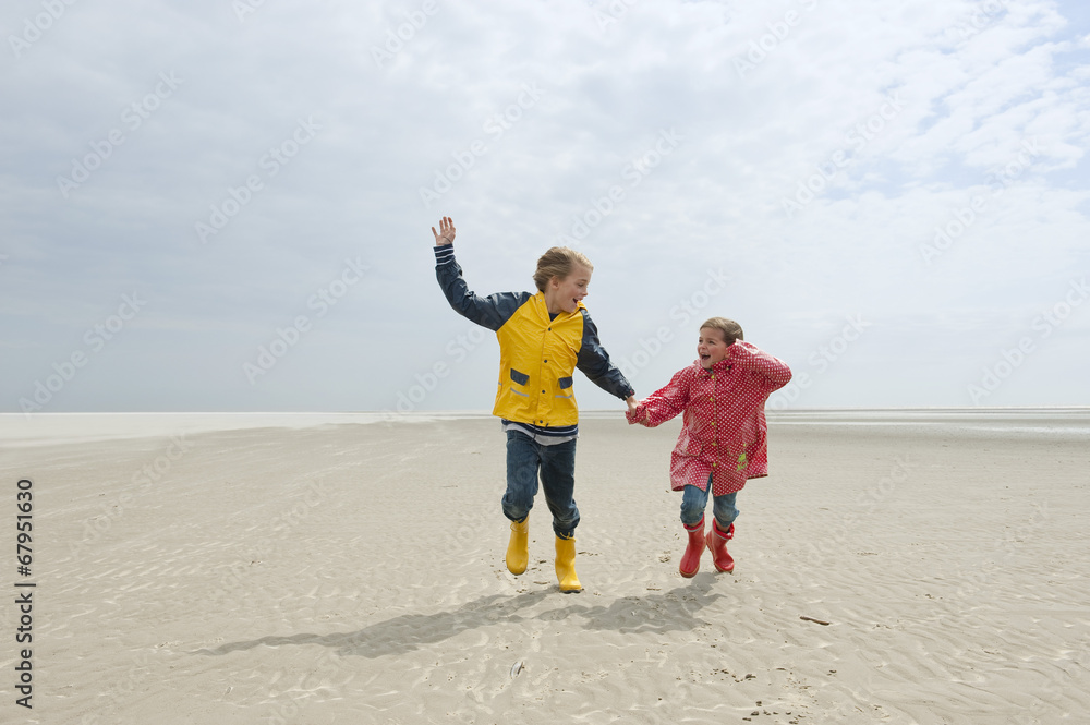 Deutschland,St. Peter-Ording, Nordsee,Kinder Hand in Hand Deutschland,St. Peter-Ording, Nordsee,Kinder Hand in Hand