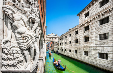 Fototapete Seufzerbrücke Seufzerbrücke und Dogenpalast in Venedig  © JFL Photography