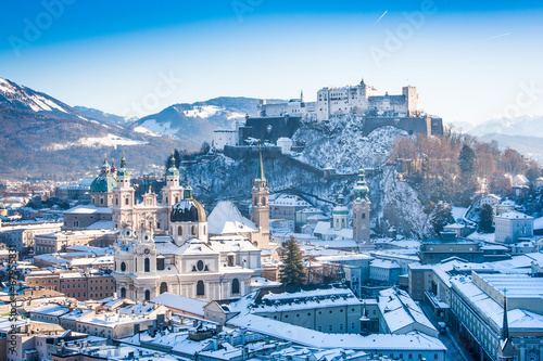 Obraz na płótnie Salzburg skyline with Fortress Hohensalzburg in winter, Austria w salonie