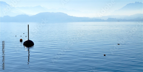 Seelandschaft in blau Tönen - Hintergrund photo