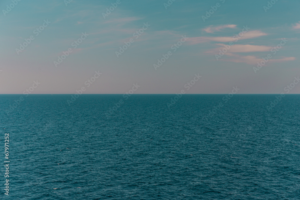 Fototapeta premium Türkises Mittelmeer mit Horizont