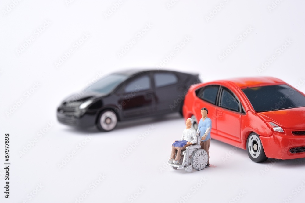 Fototapeta premium 車椅子の介護と交通弱者