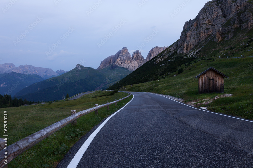 Naklejka premium Alpine road in Dolomites