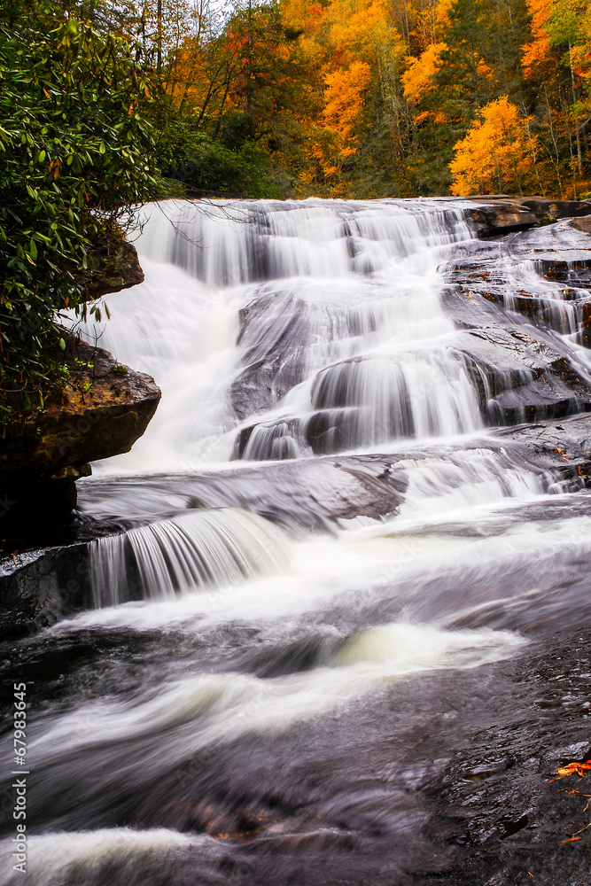 Obraz premium A view of Middle Falls in DuPont State Park, NC