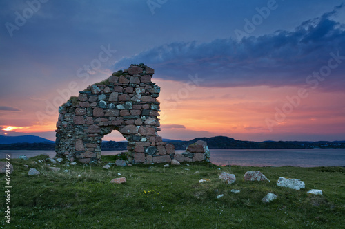 Canvas Print Ruins of Bishop house at Iona Abbey