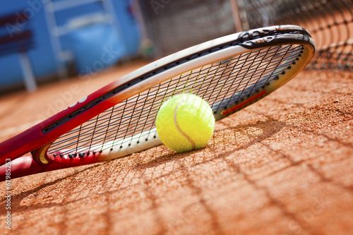 tennis racket and ball on the tennis court 