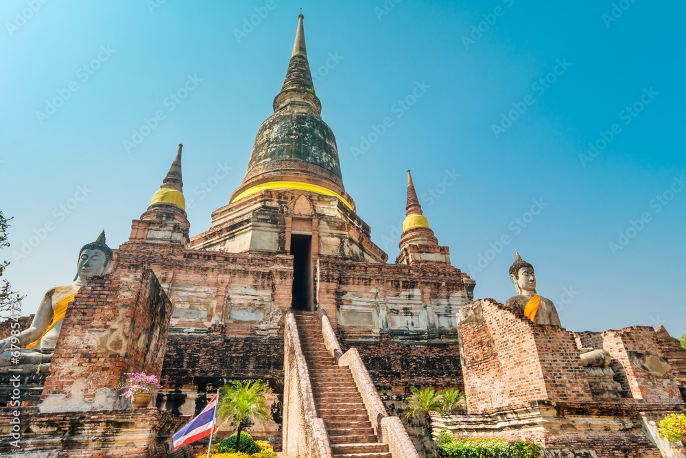 Fototapeta premium Pagoda at Wat Yai Chaimongkol, Ayuthaya,Thailand