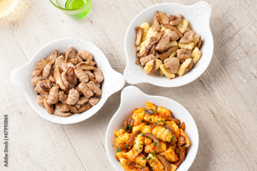 Trittico di gnocchi di patate e castagne conditi ai funghi