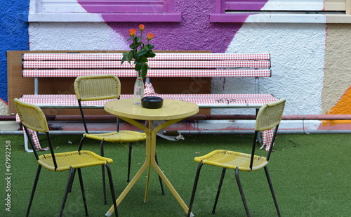 table , banc  et chaises...design alternatif photo