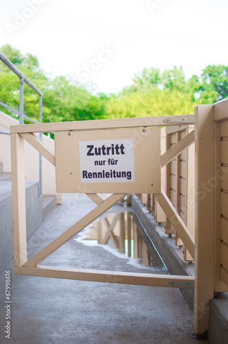 Tür zur Rennleitung photo