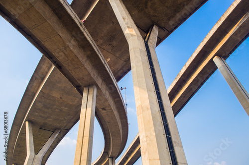 Schilderij op canvas Concrete highway overpass Bhumibol Bridge in Thailand