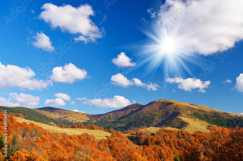 Fototapeta Naklejka Na Ścianę i Meble -  Mountain landscape in the autumn