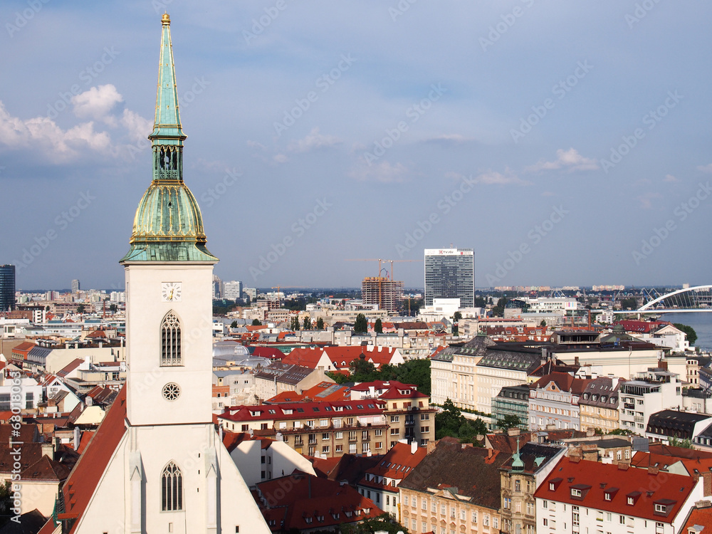 Blick auf Bratislava Altstadt und Martinsdom