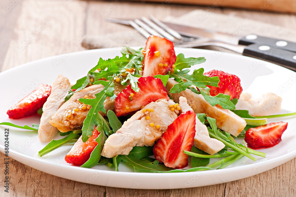 Chicken salad with arugula and strawberries