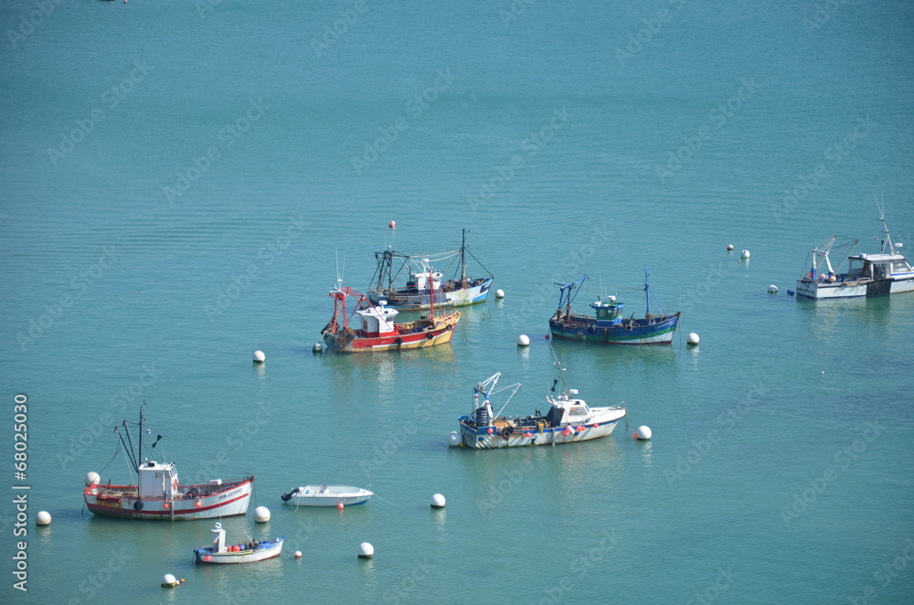 Naklejka premium Bateaux de pêche dans le port
