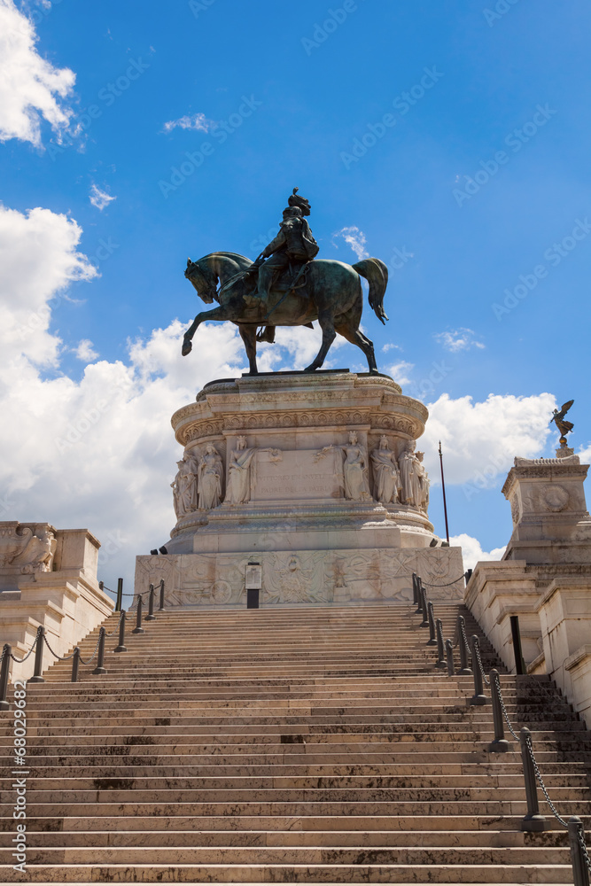 Obraz premium Reiterstatue vor dem Vittoriano in Rom