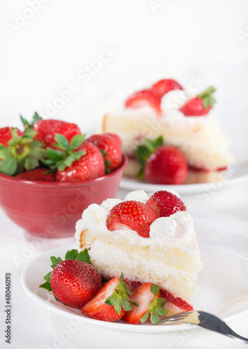 Fototapeta Naklejka Na Ścianę i Meble -  Slice of homemade strawberry cream cake with strawberries