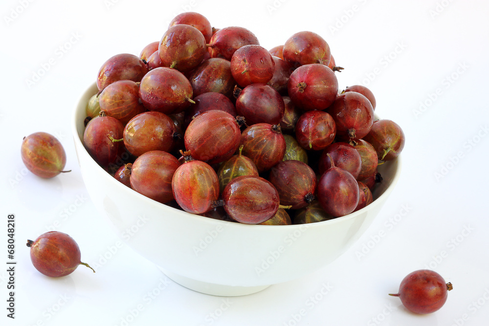 Obraz premium Gooseberry abundance in a plate