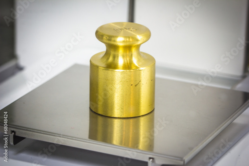 weight on the electronic balance