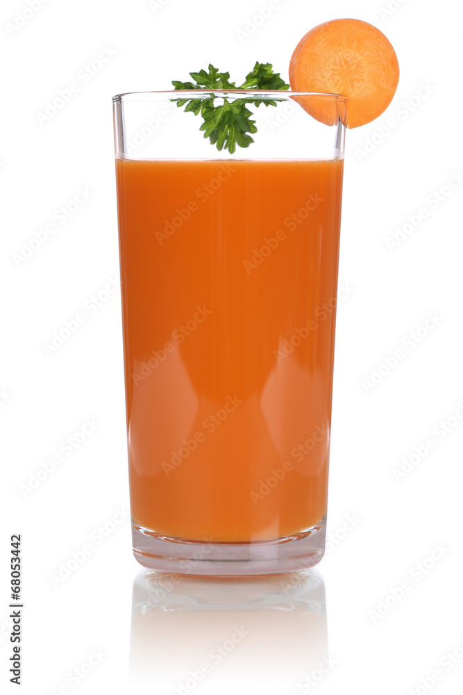 Karottensaft aus Karotten freigestellt Karottensaft aus Karotten freigestellt